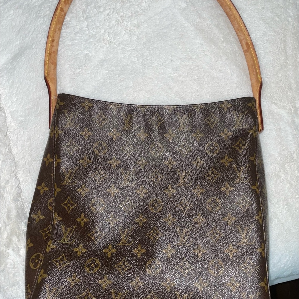 Louis Vuitton Looping. Beautiful and clean. The strap shows wear.